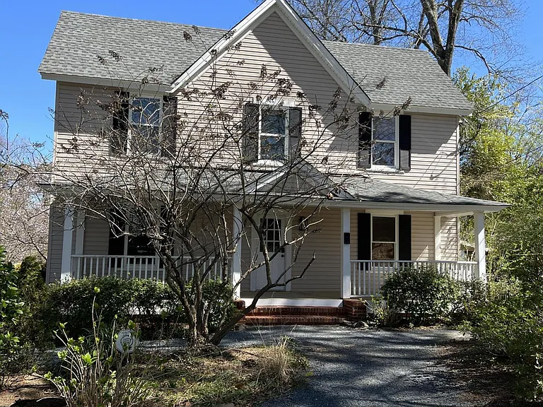 145 E Vermont Ave #B — Photo 16