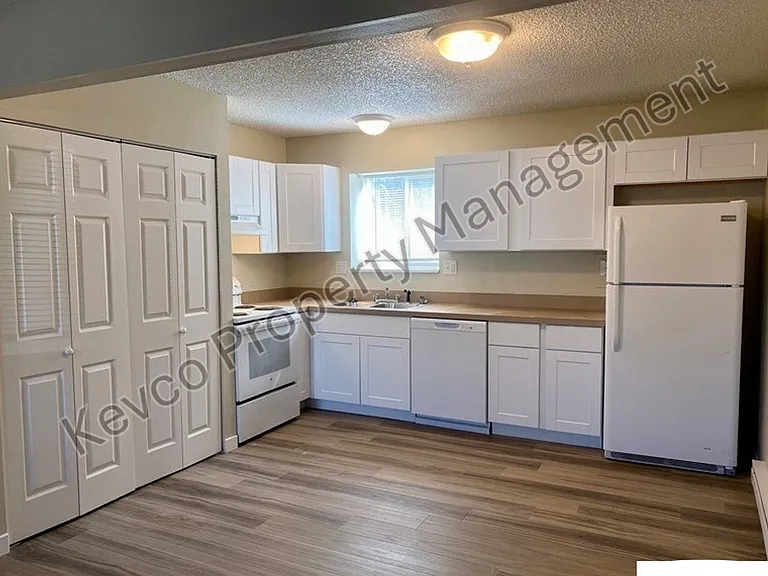 1812 Pecan St — Photo 14