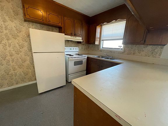 2nd image of 2570 Green Oaks Ct