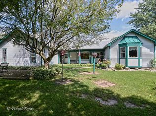 9820 Springdale Dr, Spring Grove, IL 60081