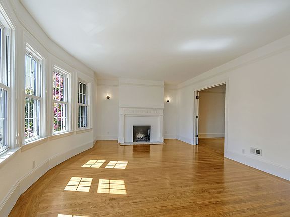 3rd image of 3217-21 Gough St #3221
