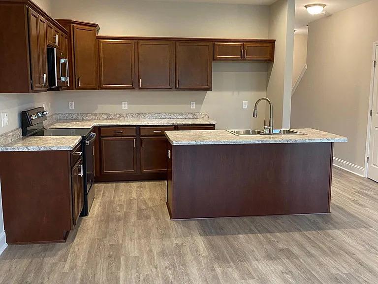 302 S Stingray Ln — Photo 4