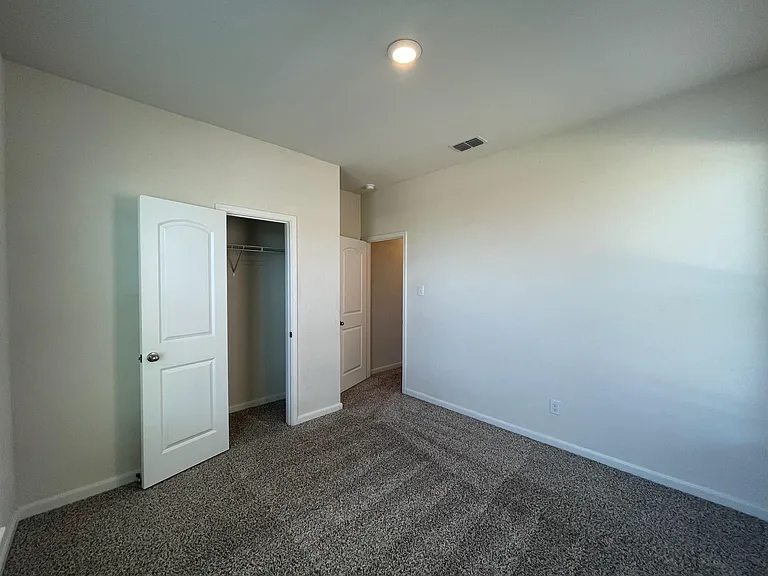 1921 Belmont Ln — Photo 11