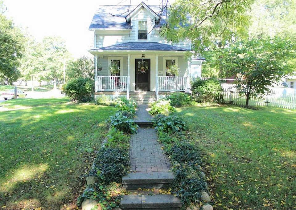 2nd image of 102 Russell St