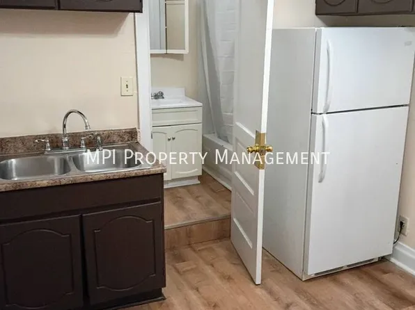 2820B W Clybourn St, Milwaukee, WI 53208