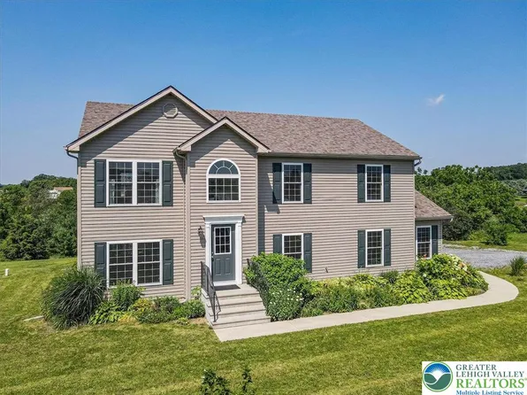 5948 Valley View Ct, Slatington, PA 18080