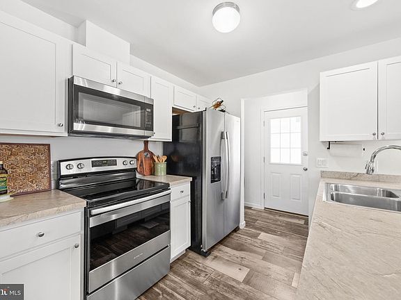 4th image of 237 Commerce St