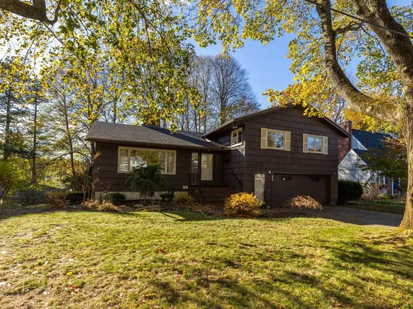 221 Hillside Drive, Portsmouth, NH 03801