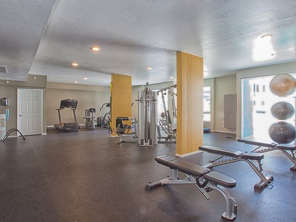 5015 Clinton Apartments fitness center