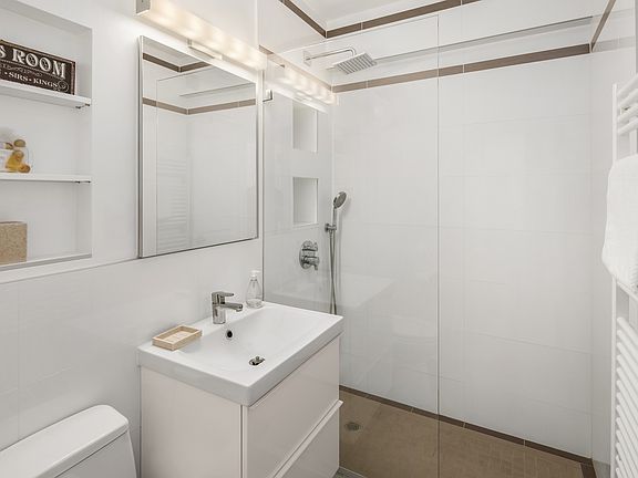 4th image of 100 W 93rd St APT 30G