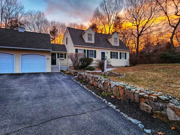 13 Helen Drive, Hooksett, NH 03106