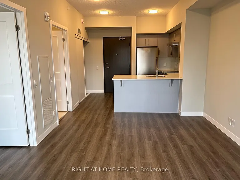 15 Queen St S #1713 — Photo 3
