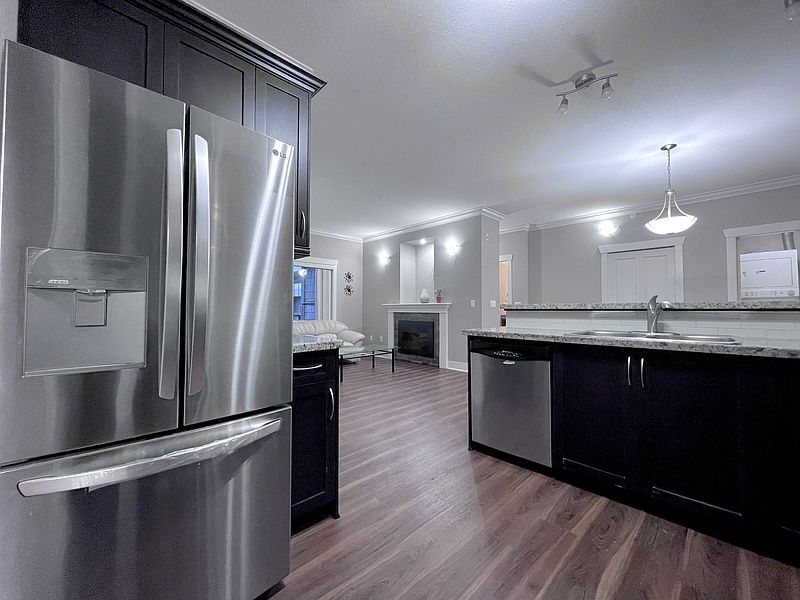 Surrey Apartment for rent - 2 Bedrooms — photo 11