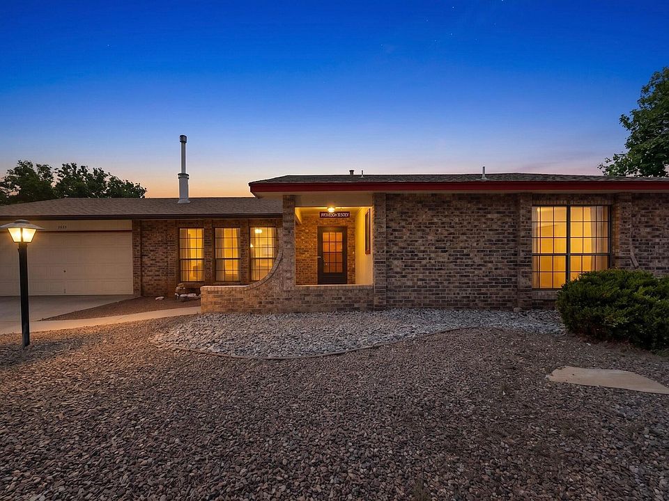 1st image of 2655 Panorama Way SE
