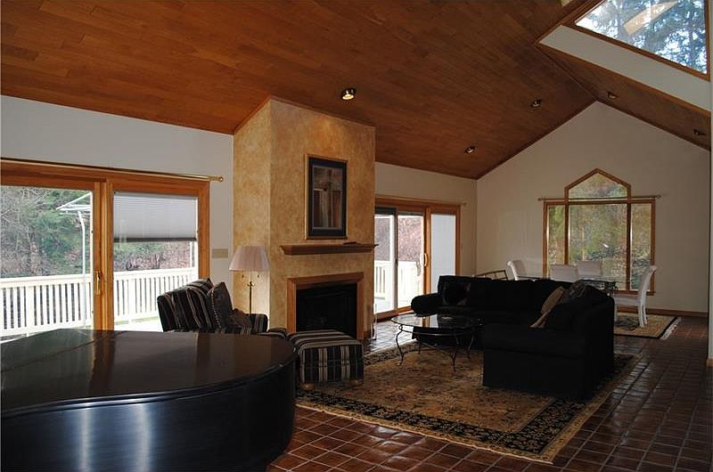 2nd image of 247 Sweet Gum Rd