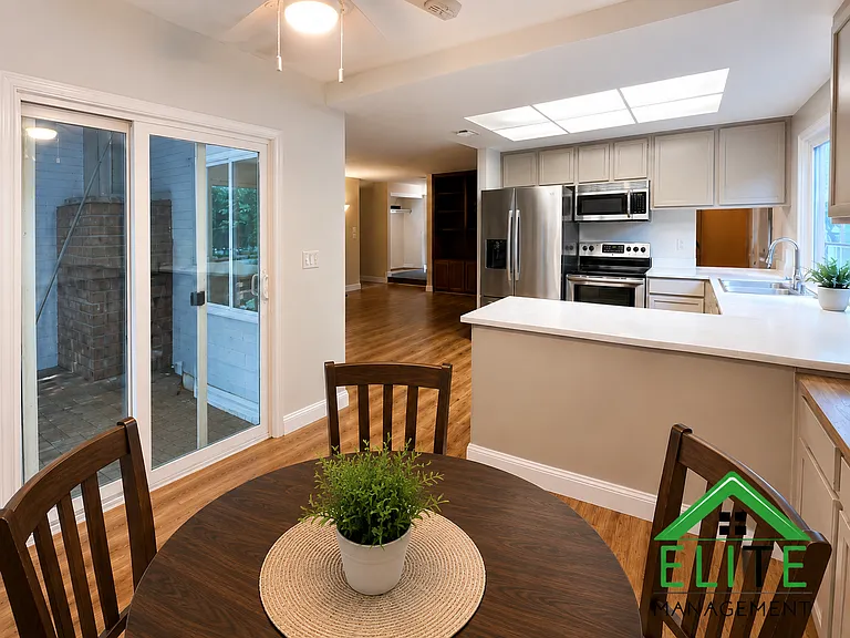 2901 Davenport Way — Photo 2