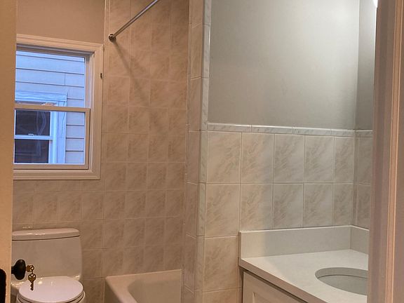 3rd image of 109 Southside Ave APT 6