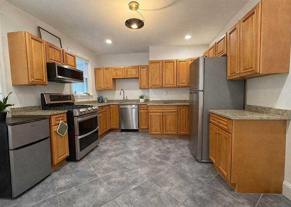 1st image of 21A Highland St #2