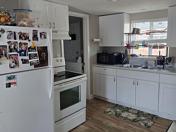 3rd image of 245 Linden St