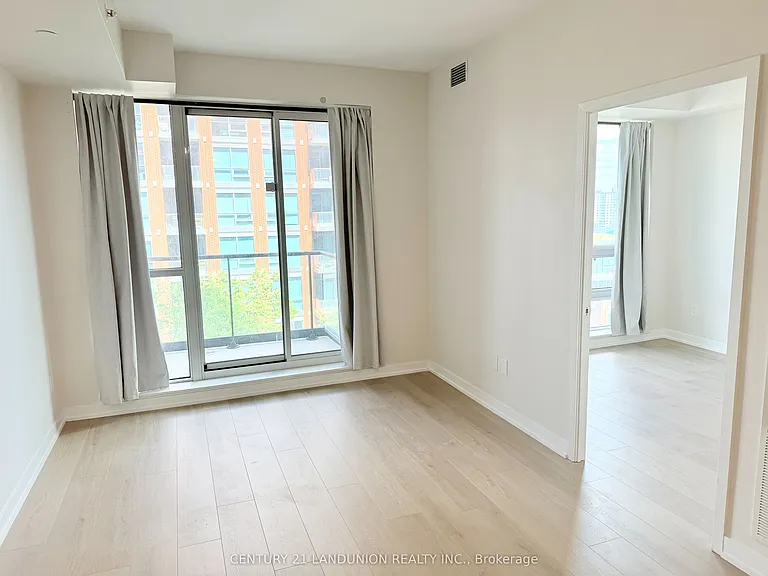 31 Tippett Rd — Photo 8