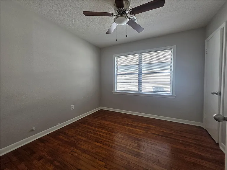 705 N Circle Dr — Photo 12