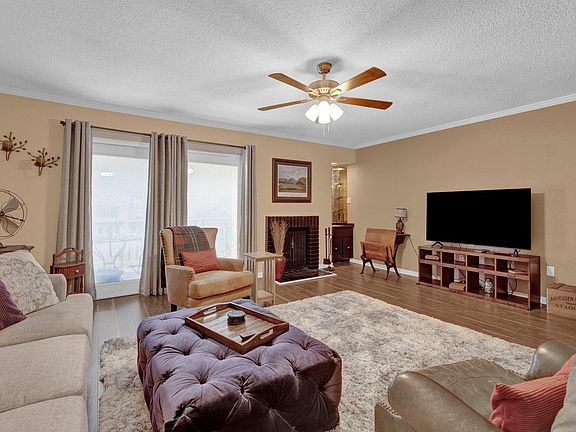 4th image of 863 Creekside Dr #307