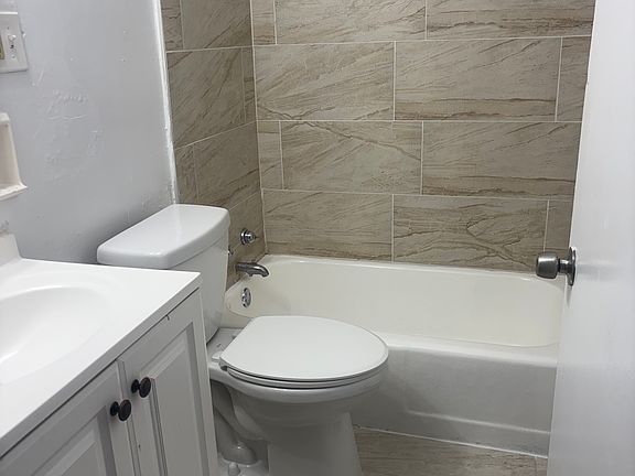 2nd image of 1107 Vine St #32