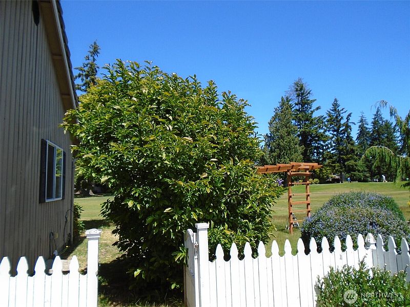 4th image of 145 Emerald Drive