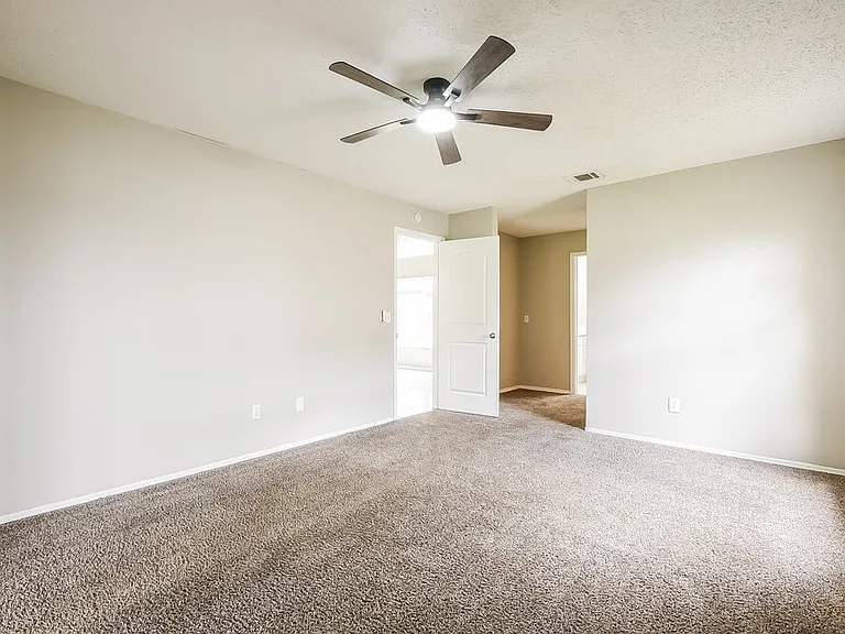 825 Virginia Woods Ln — Photo 9