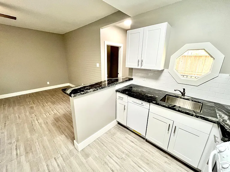 1230 Cortlandt St #1 — Photo 9