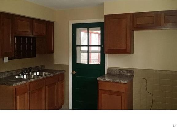 4th image of 10214 Thorpe Ave