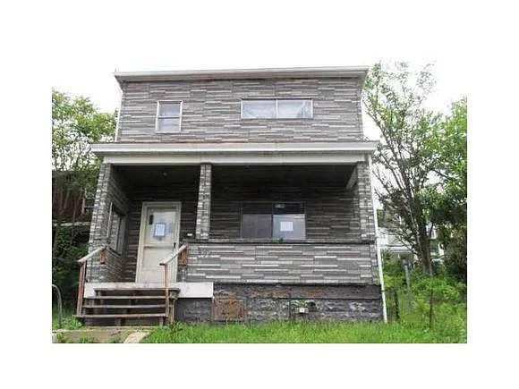 806 Frank St photo 1