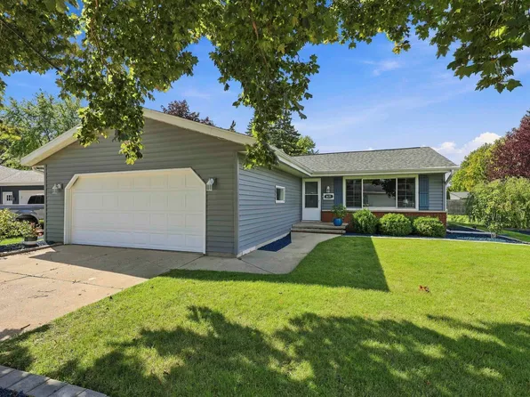 1621 N Blossom Dr, Appleton, WI 54914