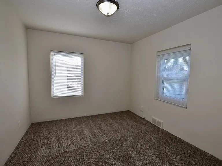 1350 Elder Ln — Photo 3