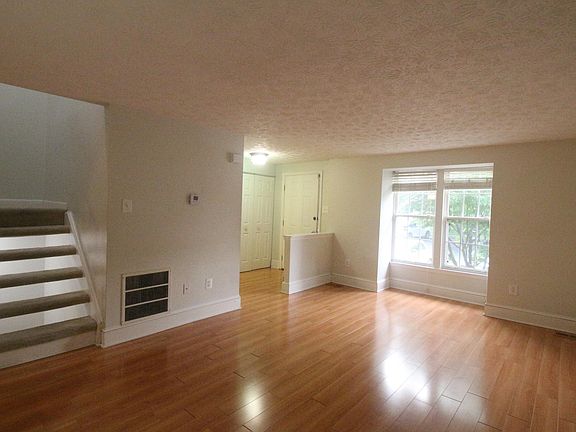 2nd image of 605 Coral Reef Dr