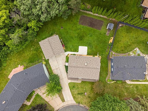 3rd image of 6273 Woodbine Ct