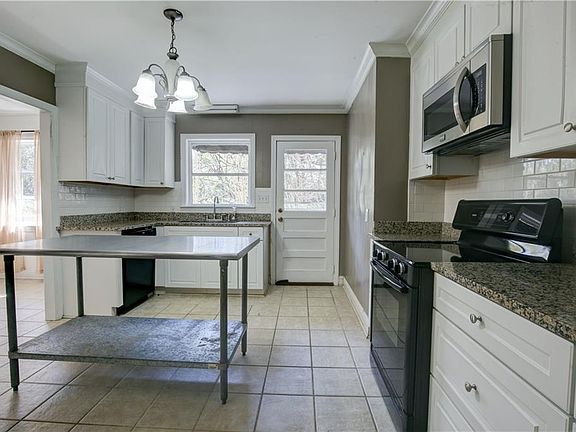 5th image of 602 Gayfer Ave