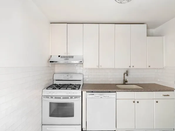 315 East 70th Street image 8 of 15