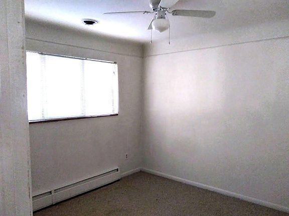 4th image of 382 W Marshall St