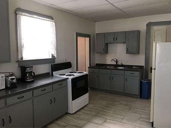 4th image of 279 E Market St