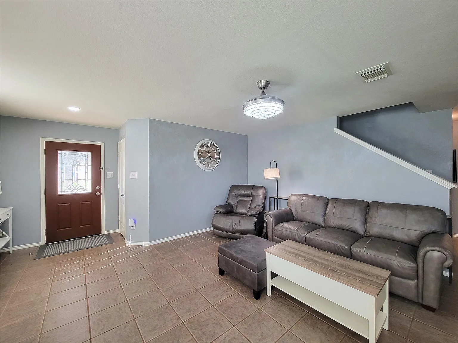 3 bed, 2.5 bath, 2160 sqft, $1,975 — Photo 3