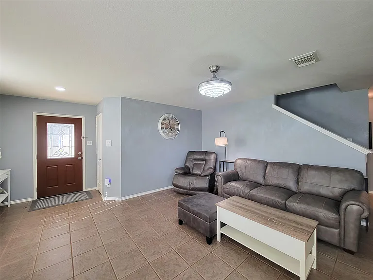 18235 Valebluff Ln — Photo 3