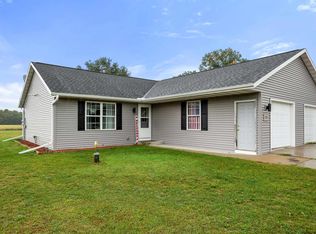 N1936 Lind Center Rd, Waupaca, WI 54981