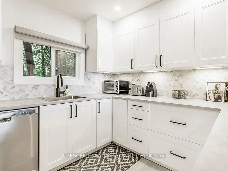 37 Georgian Manor Dr — Photo 12