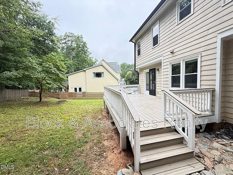 401 Holly Berry Ln — Photo 39