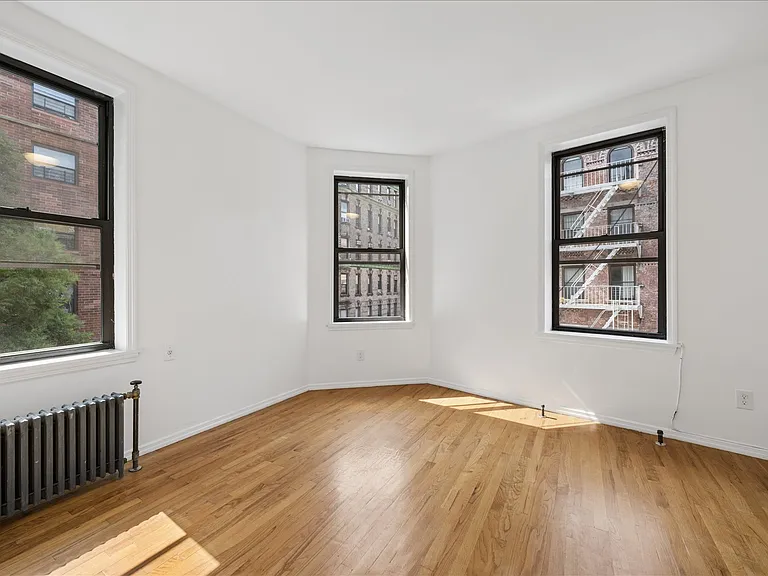 29 Spring St #4 — Photo 1