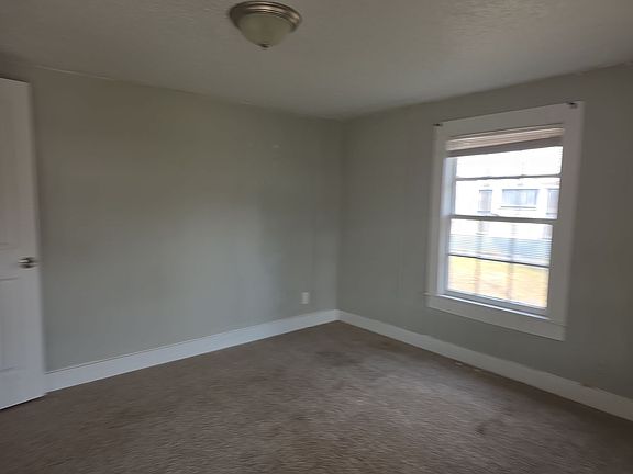 4th image of 402 W 4th St #1