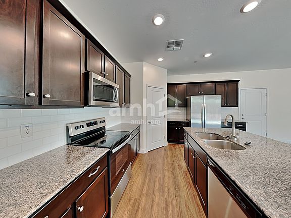 3rd image of 5957 W Larkspur Dr