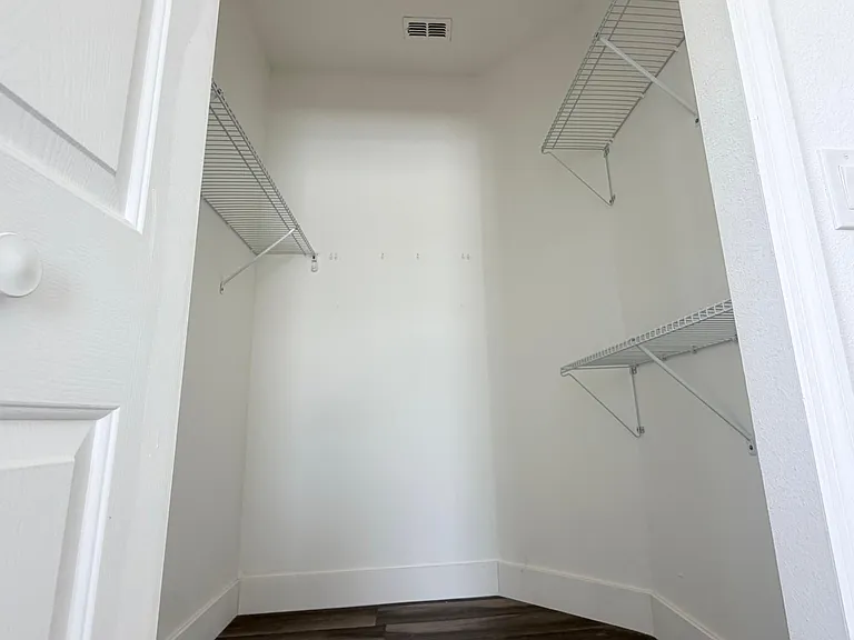 906 Berwick Dr — Photo 67
