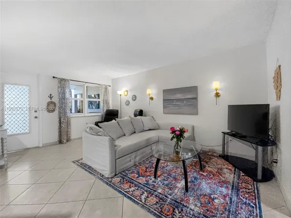 580 Egret Dr APT 111, Hallandale Beach, FL 33009